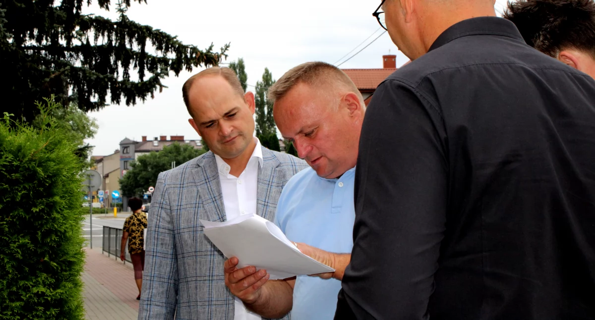 samorząd, Ponad tysiące nowych roślin szkołach średnich - zdjęcie, fotografia