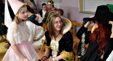 W kolorowym świecie bajek, czyli joniecki teatr integracyjny