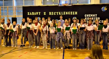 Ze śpiewem, tańcem i konkursem ekologicznie w Naruszewie