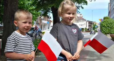 Biało-czerwona tradycja przed ratuszem