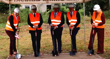 Pierwsze szpadle wbite - w Załuskach wybudują 46 mieszkań