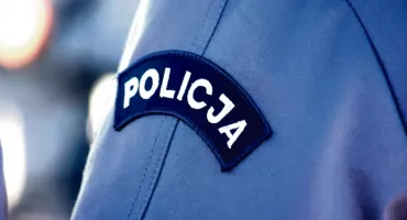 Młodzi mężczyźni i nastolatka plądrowali sklepy