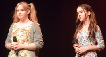 Ostatki z piosenką - śpiewają lokalne talenty - Alicja Jabłońska i Weronika Melzacka