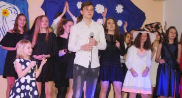 Ostatki z piosenką - śpiewają lokalne talenty - Julia Łaszczyk i Dominik Szczypiński